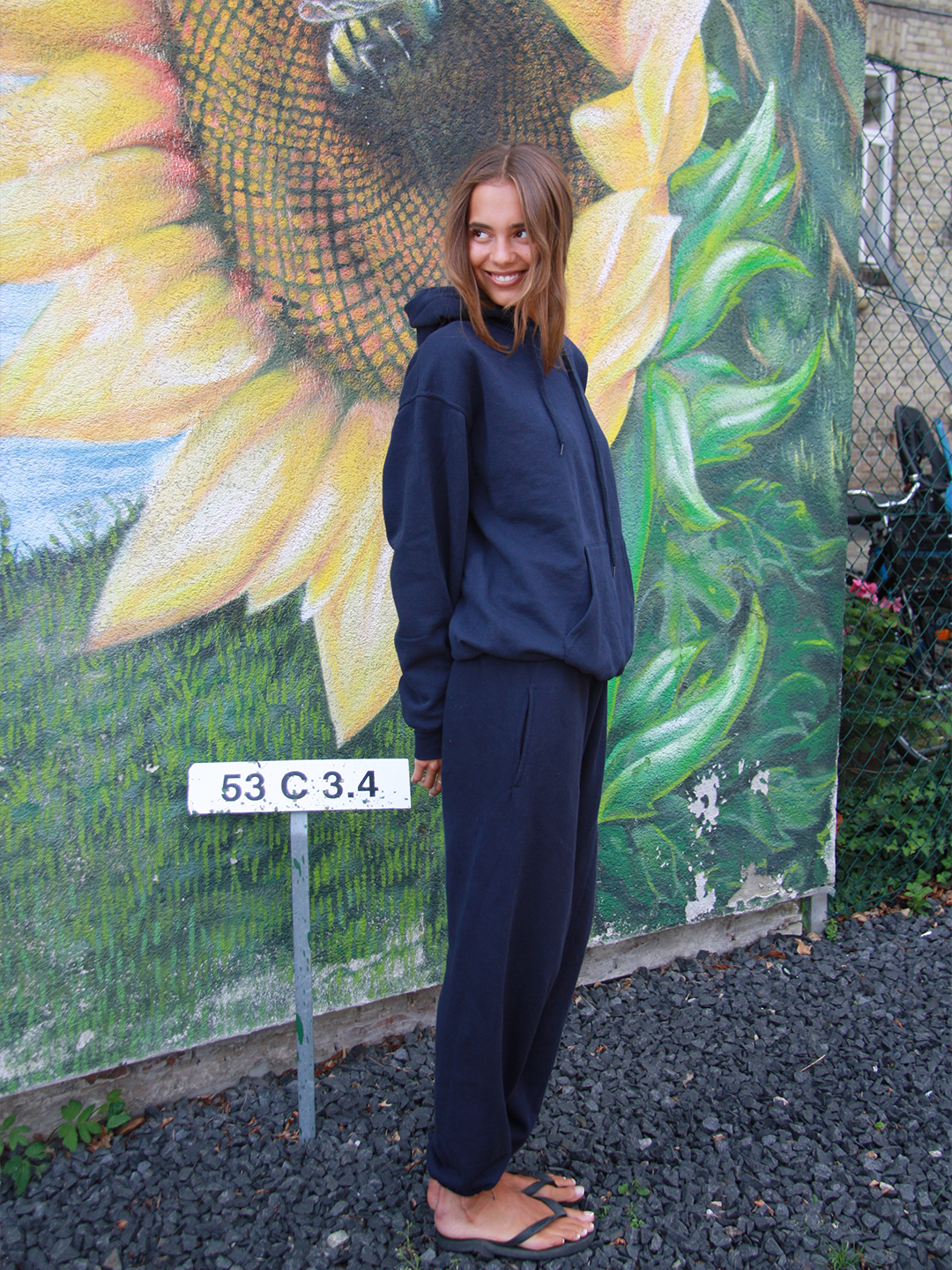 Sarah är 178 cm lång och använder storlek M.