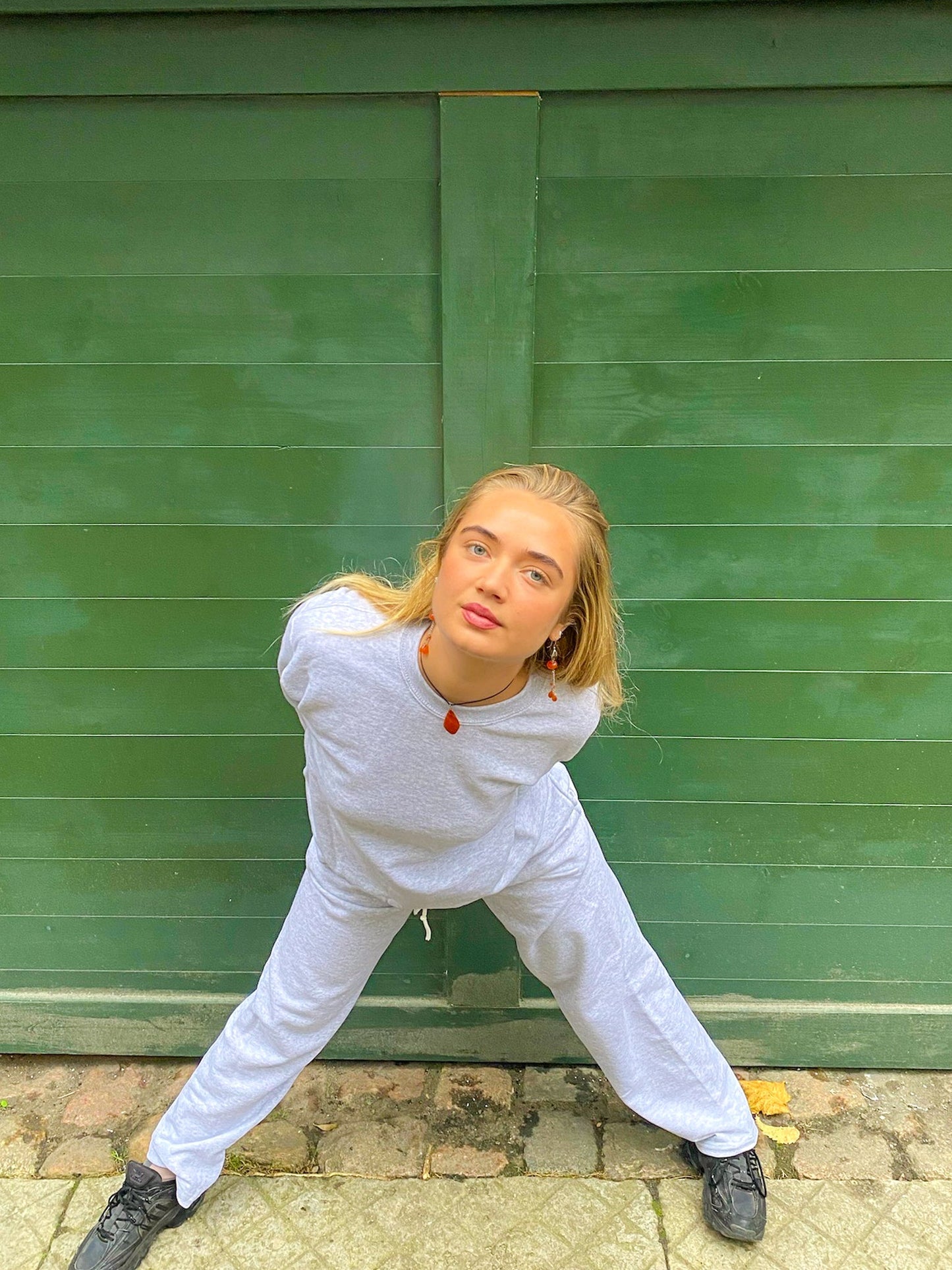 Caroline är 169 cm lång och bär storlek M. | grå