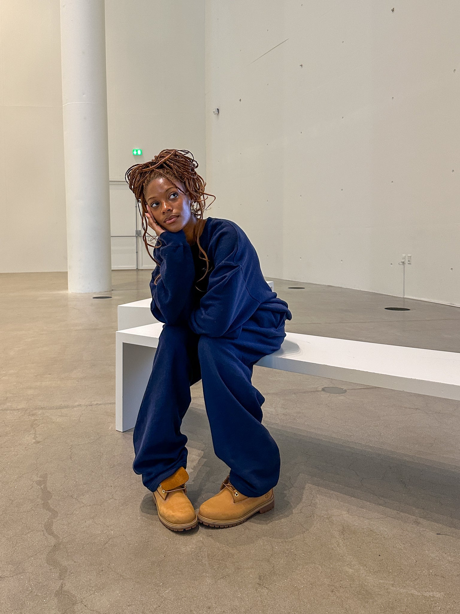 Jemimah är 174 cm lång och bär storlek XXL. | uden mörkblå