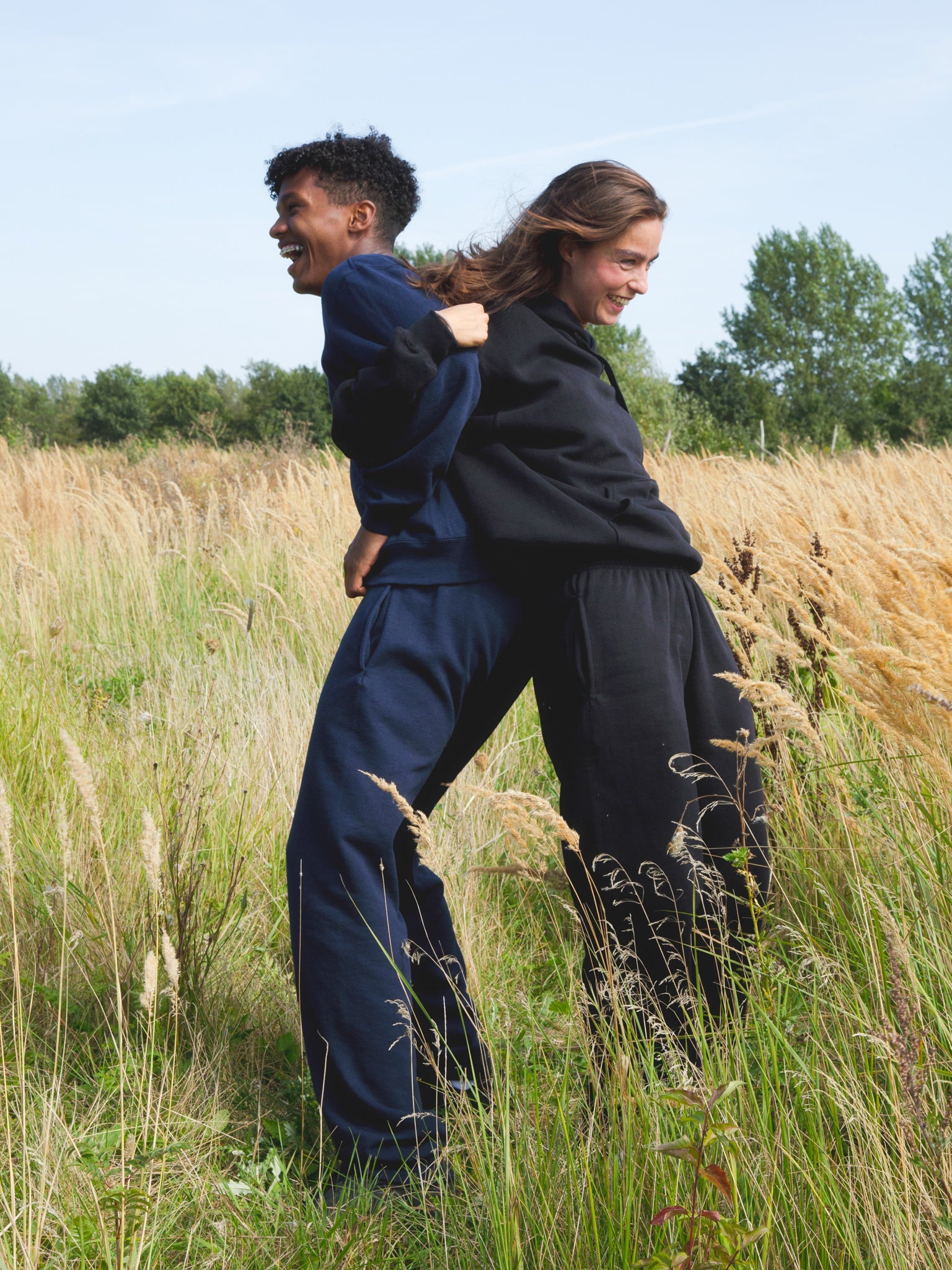 Filip är 185 cm lång och bär storlek L. | uden mörkblå