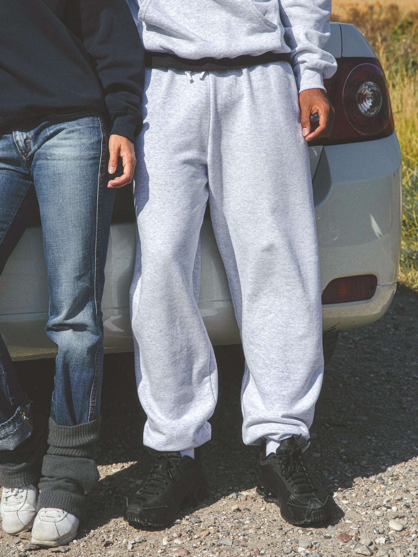 Filip är 185 cm lång och bär storlek L. | med grå