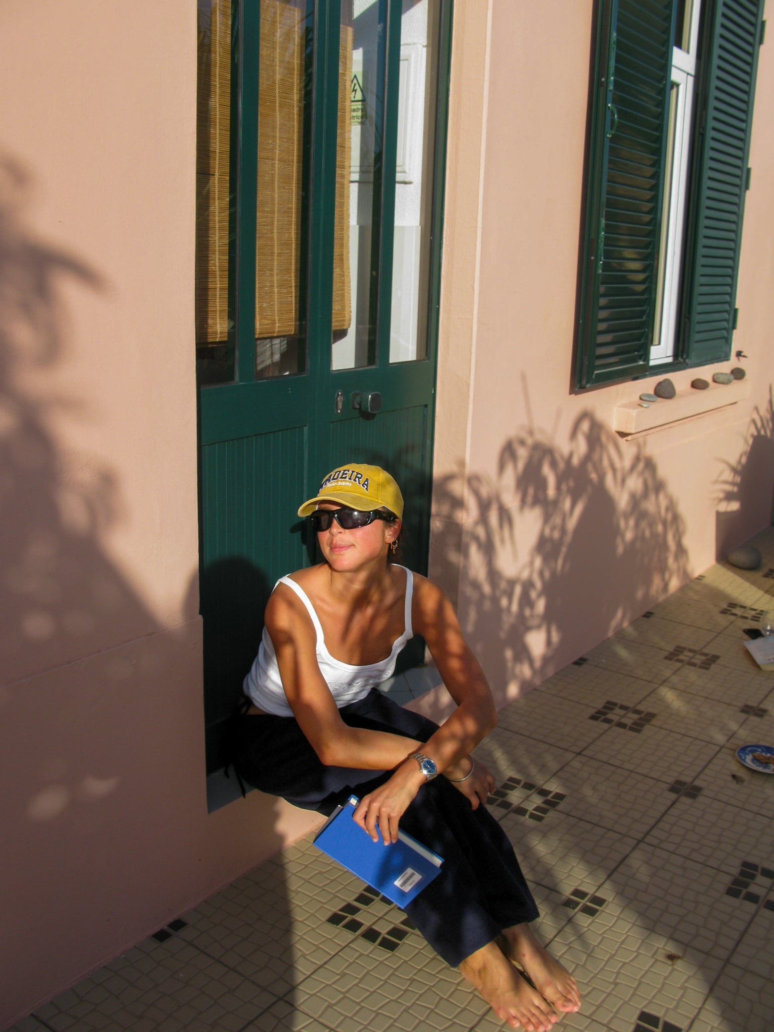 Sofie är 165 cm lång och bär storlek M. | med svart