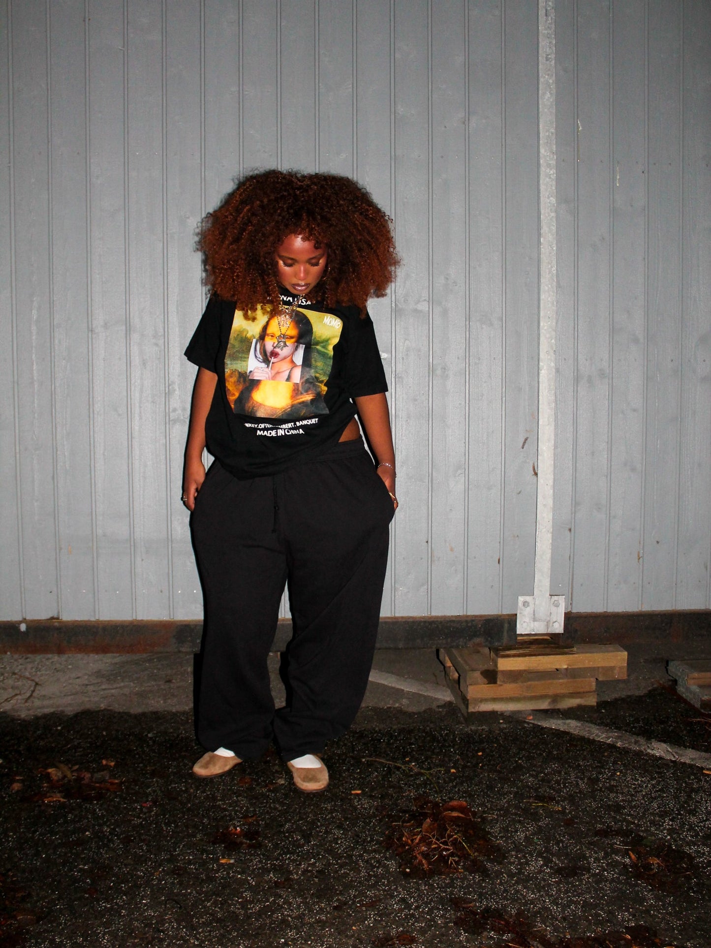 Laki är 163 cm lång och bär storlek XXXL. | med svart