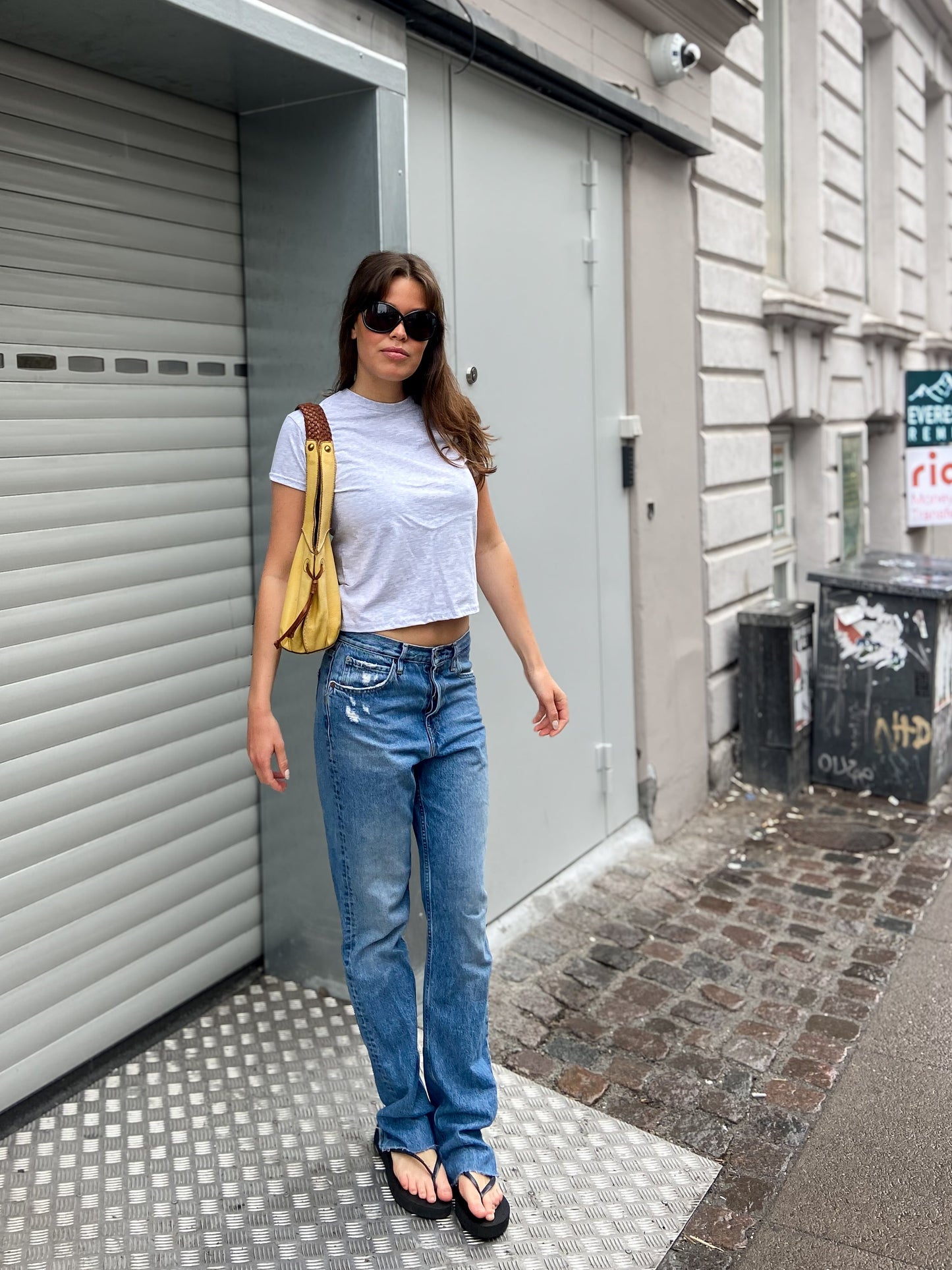 Charlotte är 178 cm lång och bär storlek S. | grå