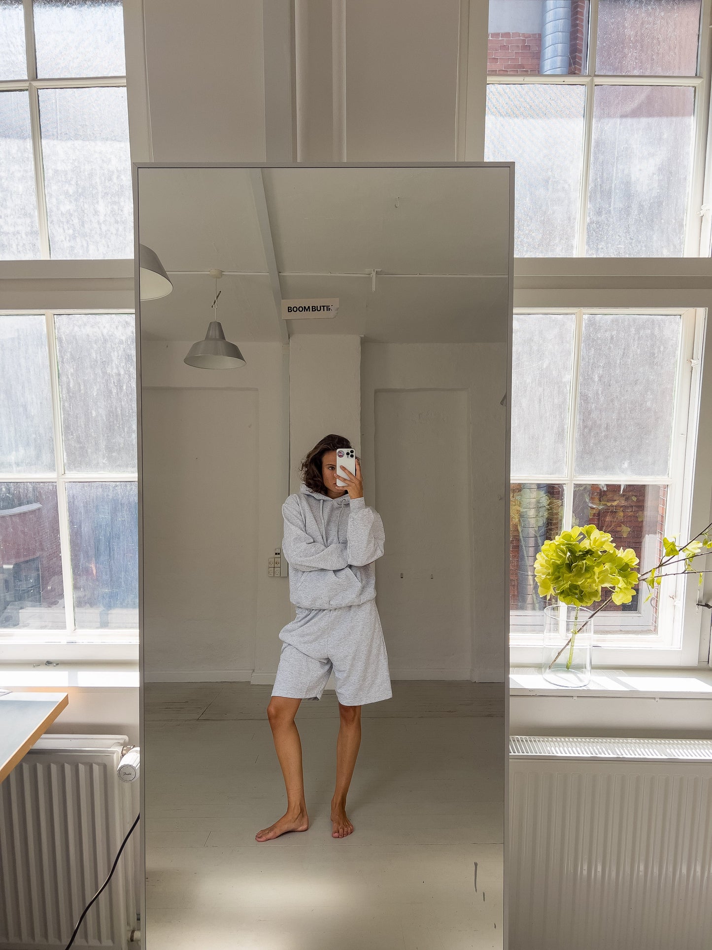 Emma är 173 cm lång och bär storlek L. | grå
