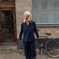 Sofie är 170 cm lång och bär storlek M. | mörkblå