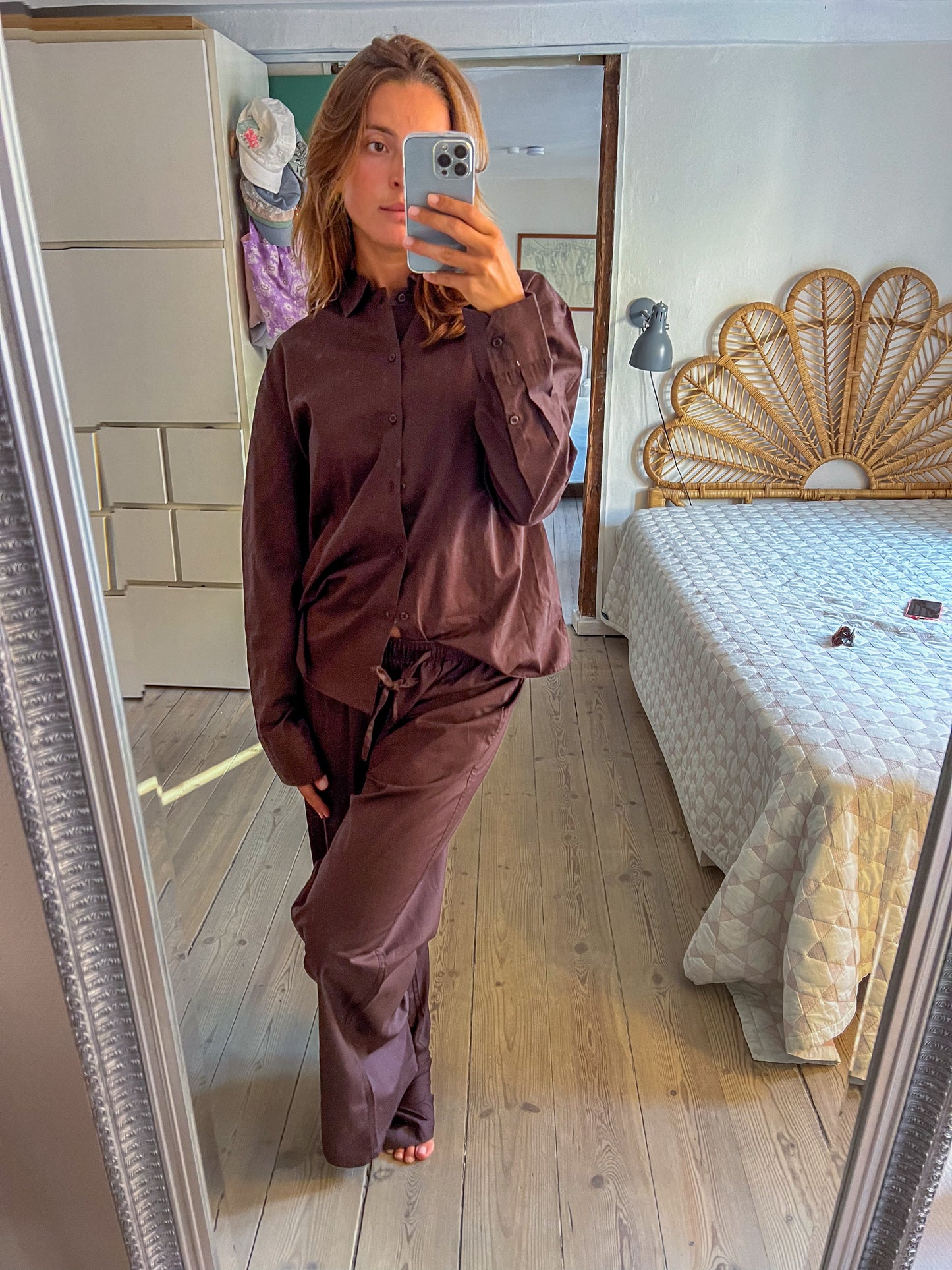 Sofie är 165 cm lång och bär storlek M. | mörkbrun
