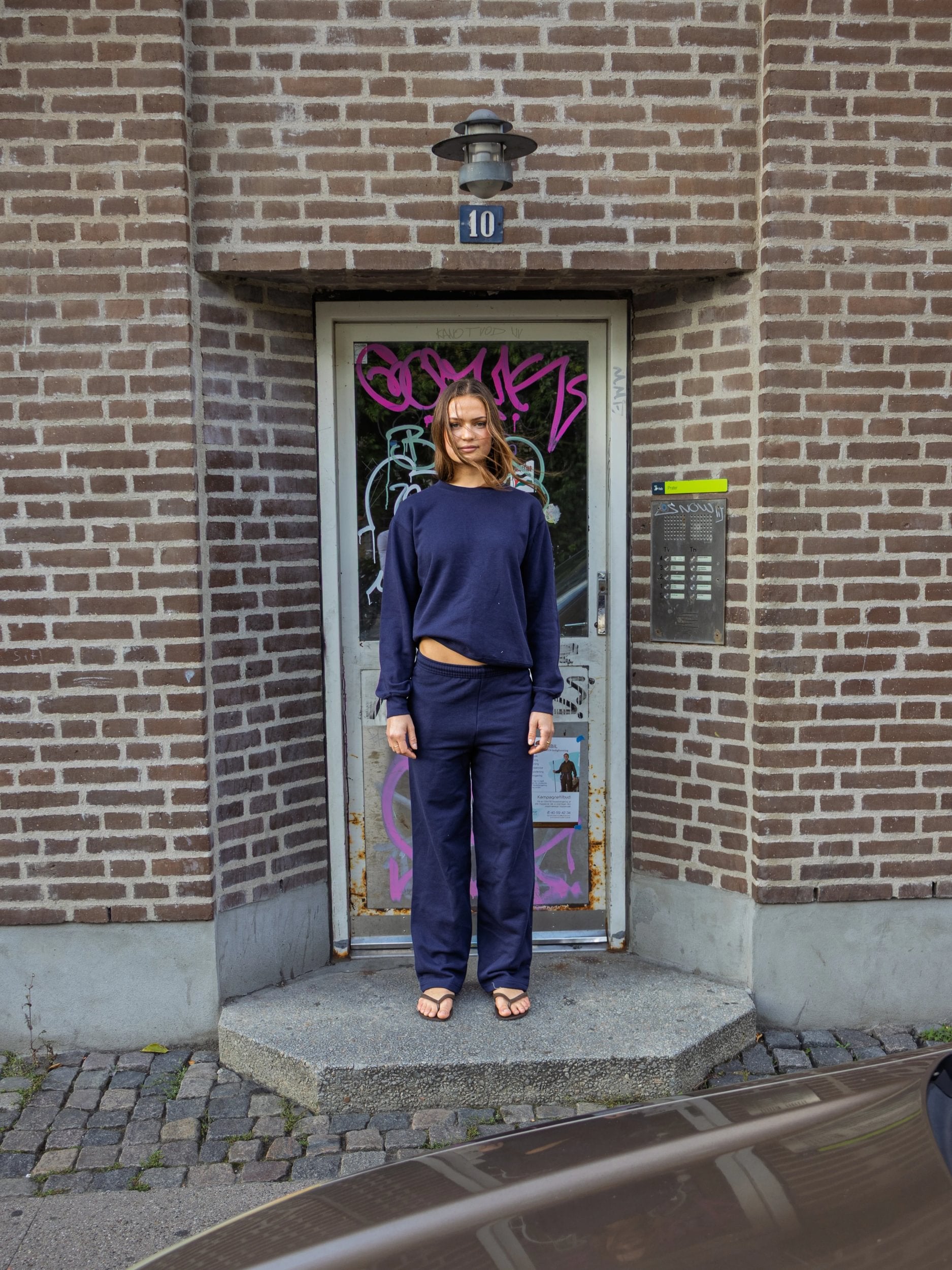 Kajsa är 174 cm lång och bär storlek S.
