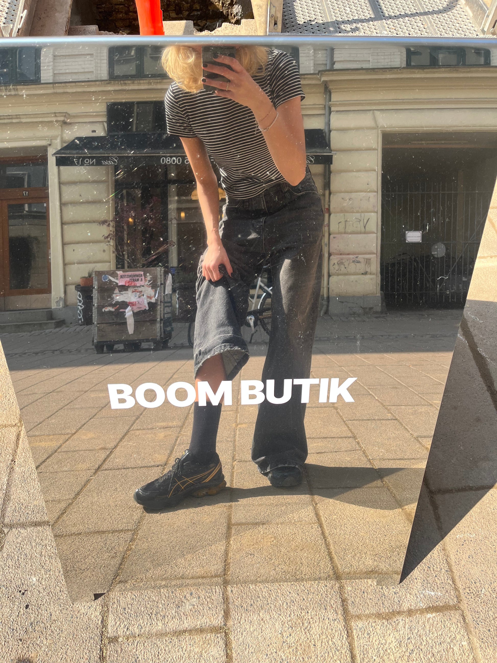 | svart