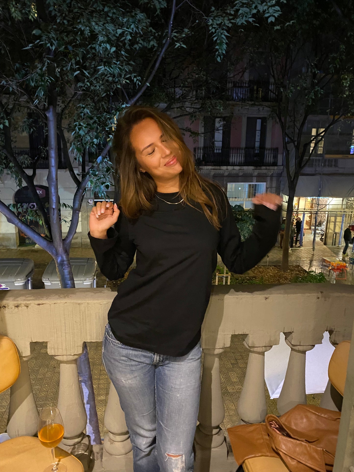 Nadia är 170 cm lång och bär storlek S. | svart