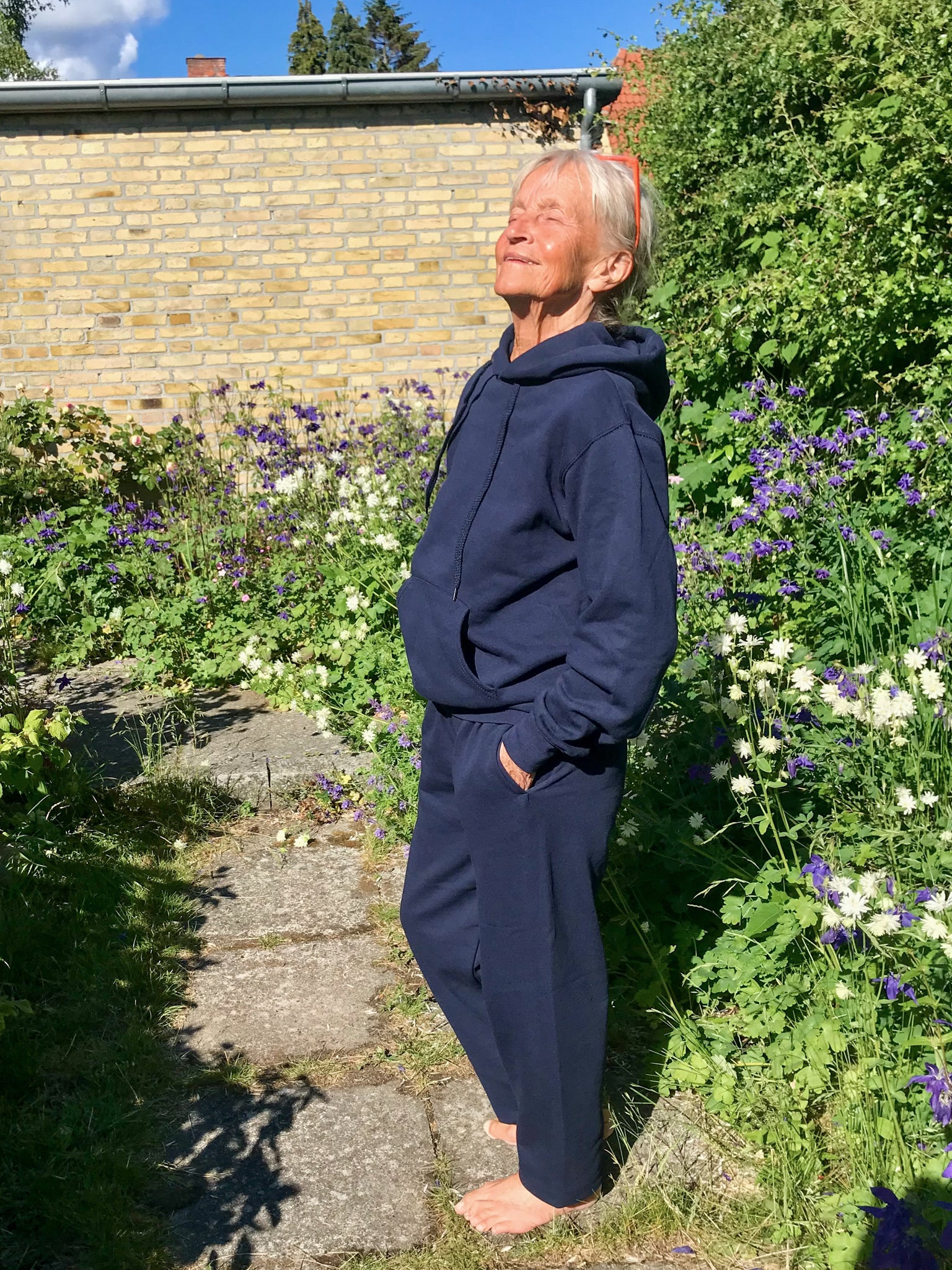 Bodil är 164 cm lång och bär storlek S. | mörkblå