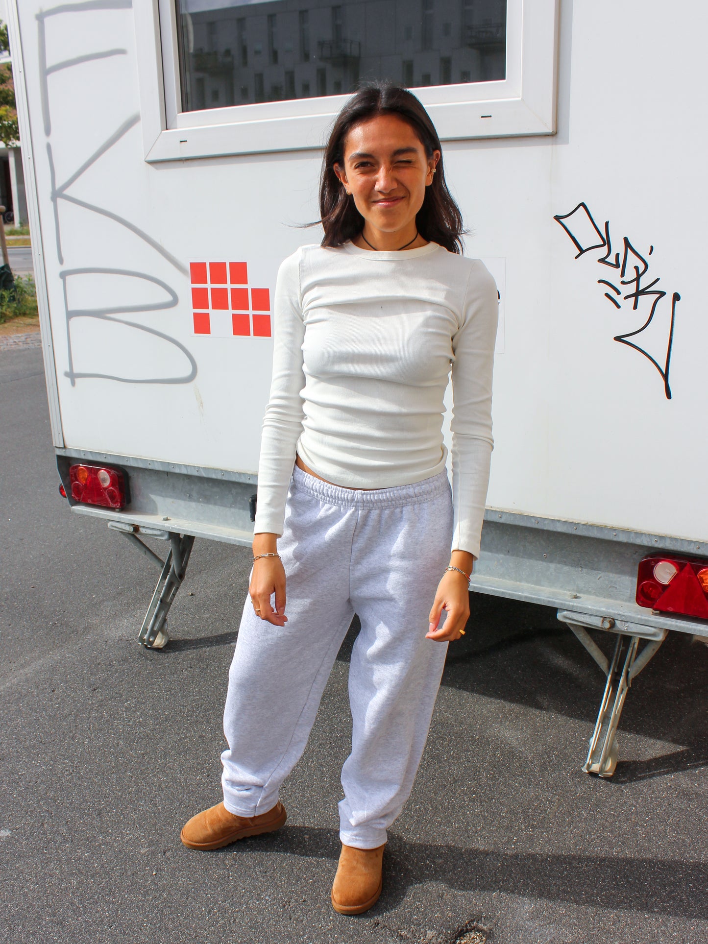 Kristiane är 166 cm lång och bär storlek S. | grå 