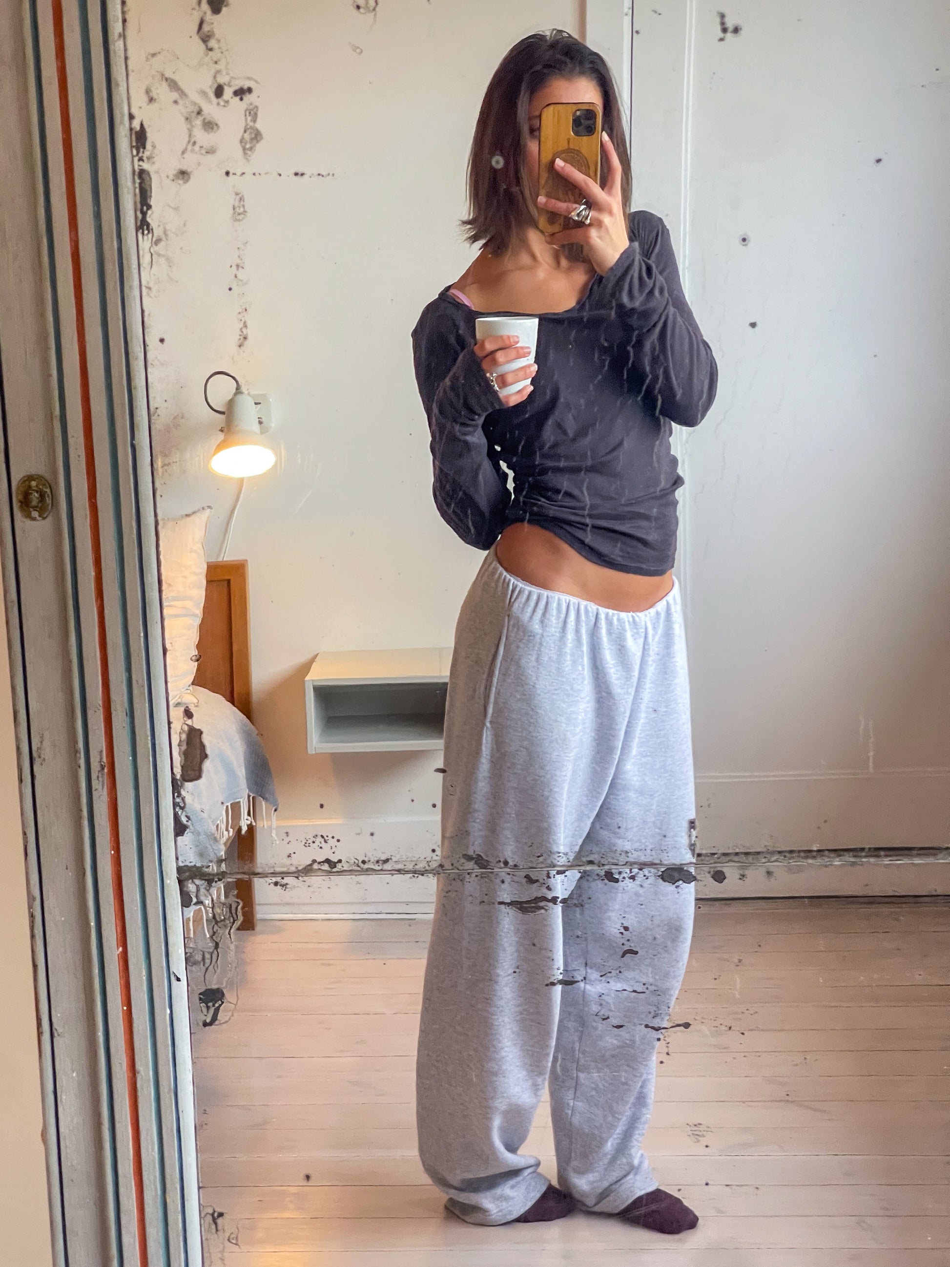 Sofie är 165 cm lång och bär storlek XL. | grå 