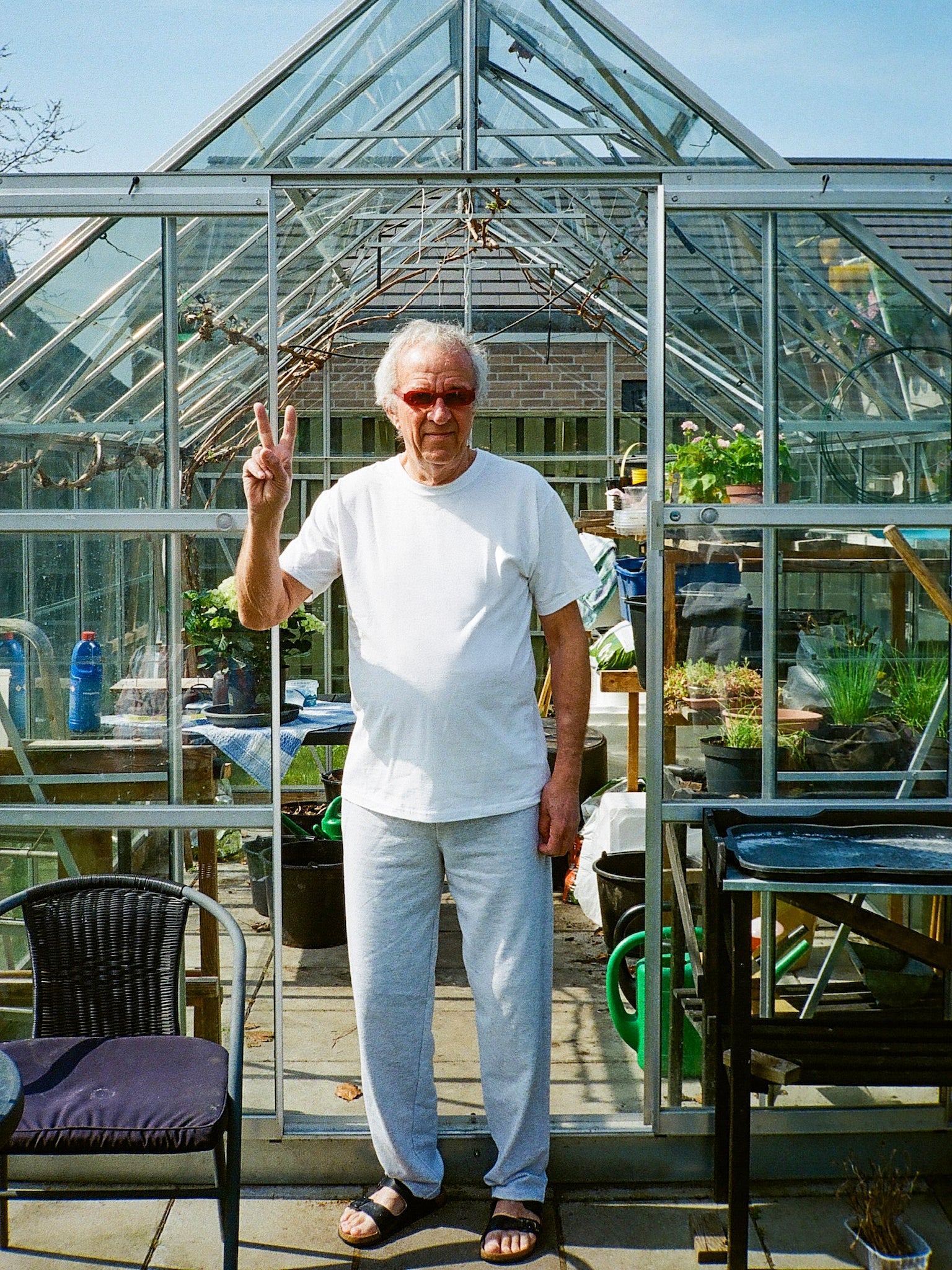 Peter är 189 cm lång och bär storlek XL. | grå