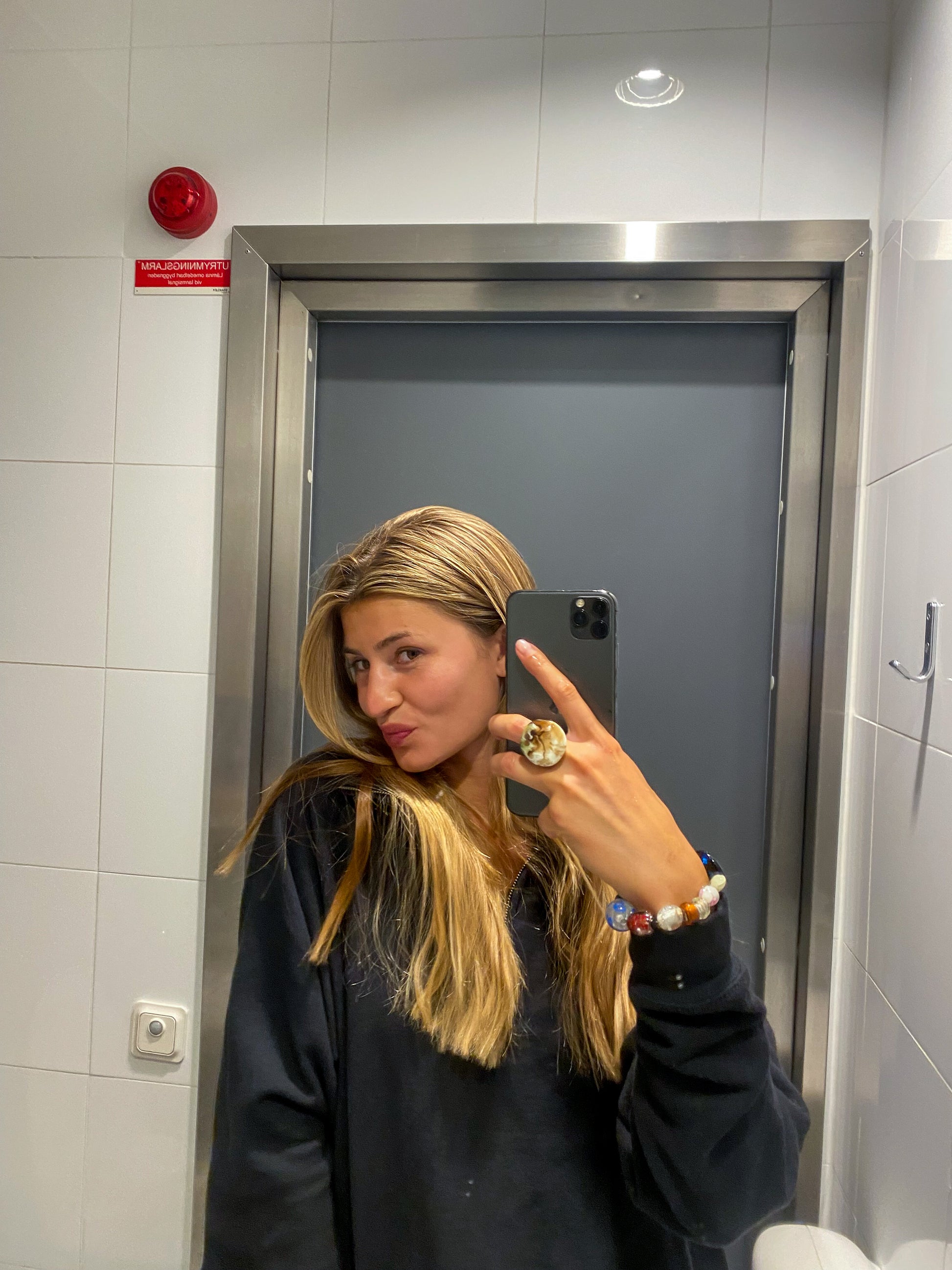 Lovisa är 175 cm lång och använder storlek M. 