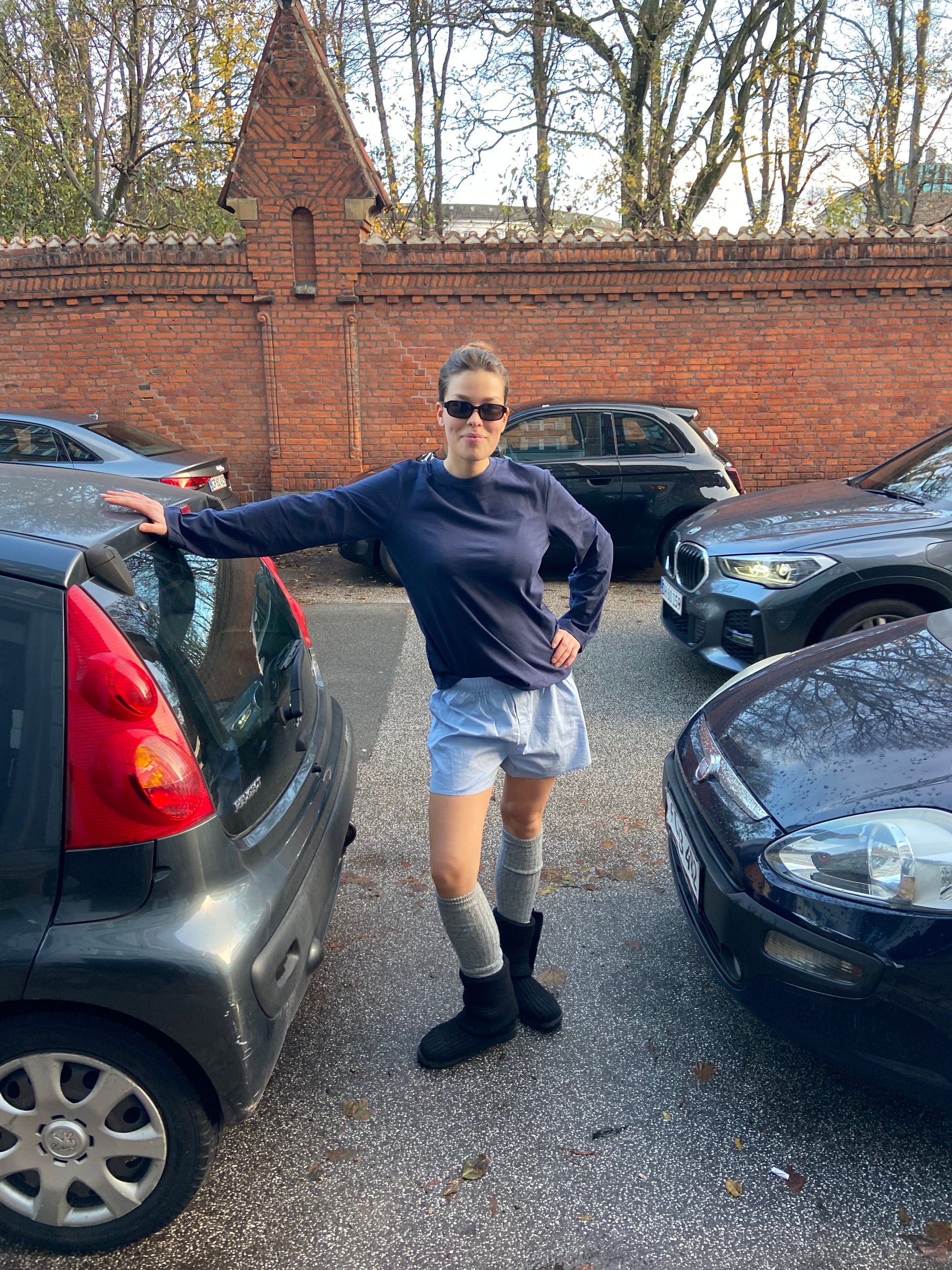 Charlotte är 178 cm lång och bär storlek XS-S. | ljusblå