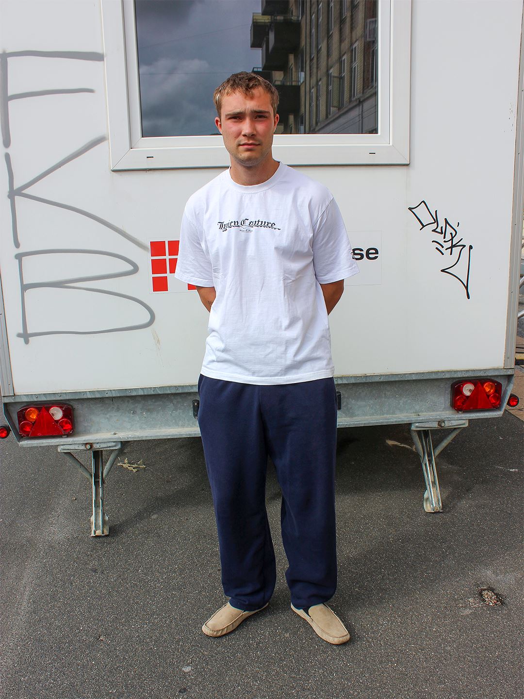 Tim är 185 cm lång och bär storlek L. | mörkblå